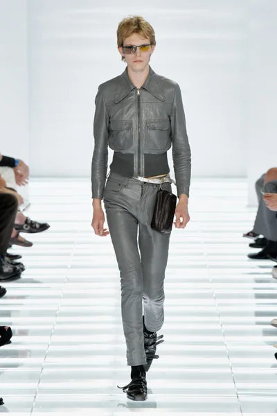 Look 10